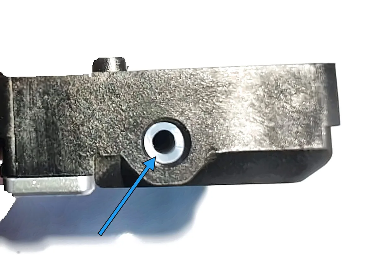 Step 9, inserting the ptfe insert: Push the PTFE insert (I) into the filament hole on the bottom of the front body (G).