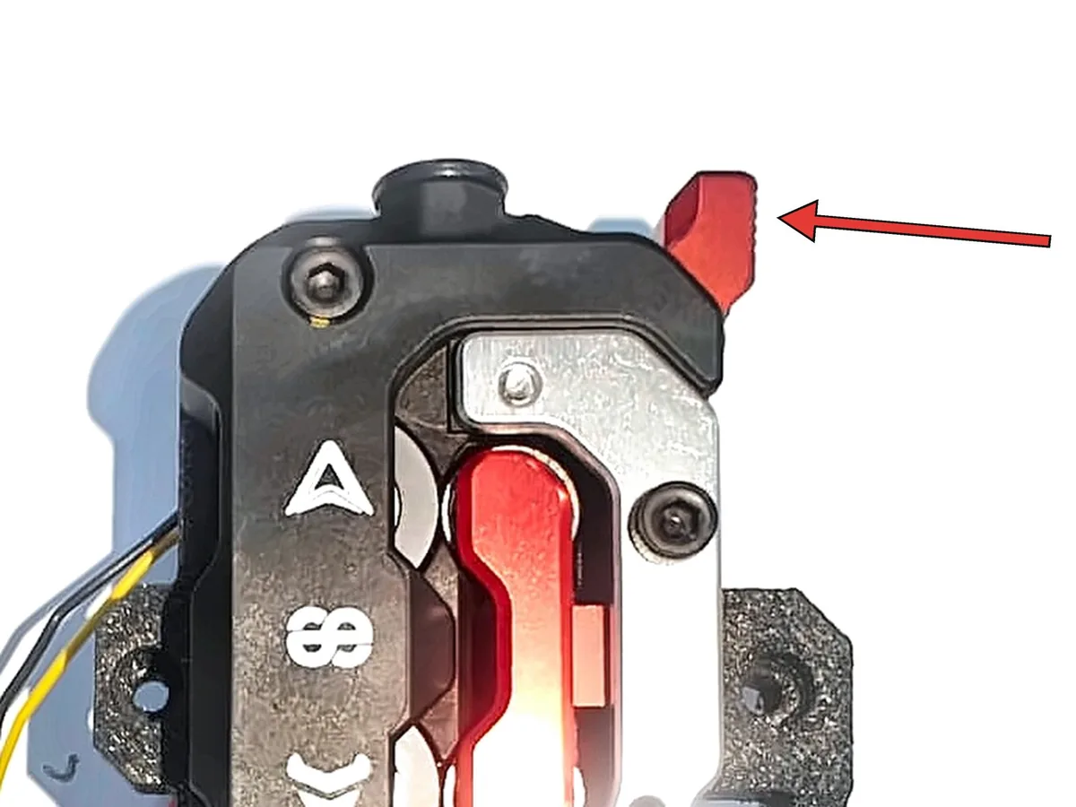 Step 14, setting the tension bolt: On the extruder front body (G), find the tension bolt on the red-lever side. It is an M3 bolt with a spring.